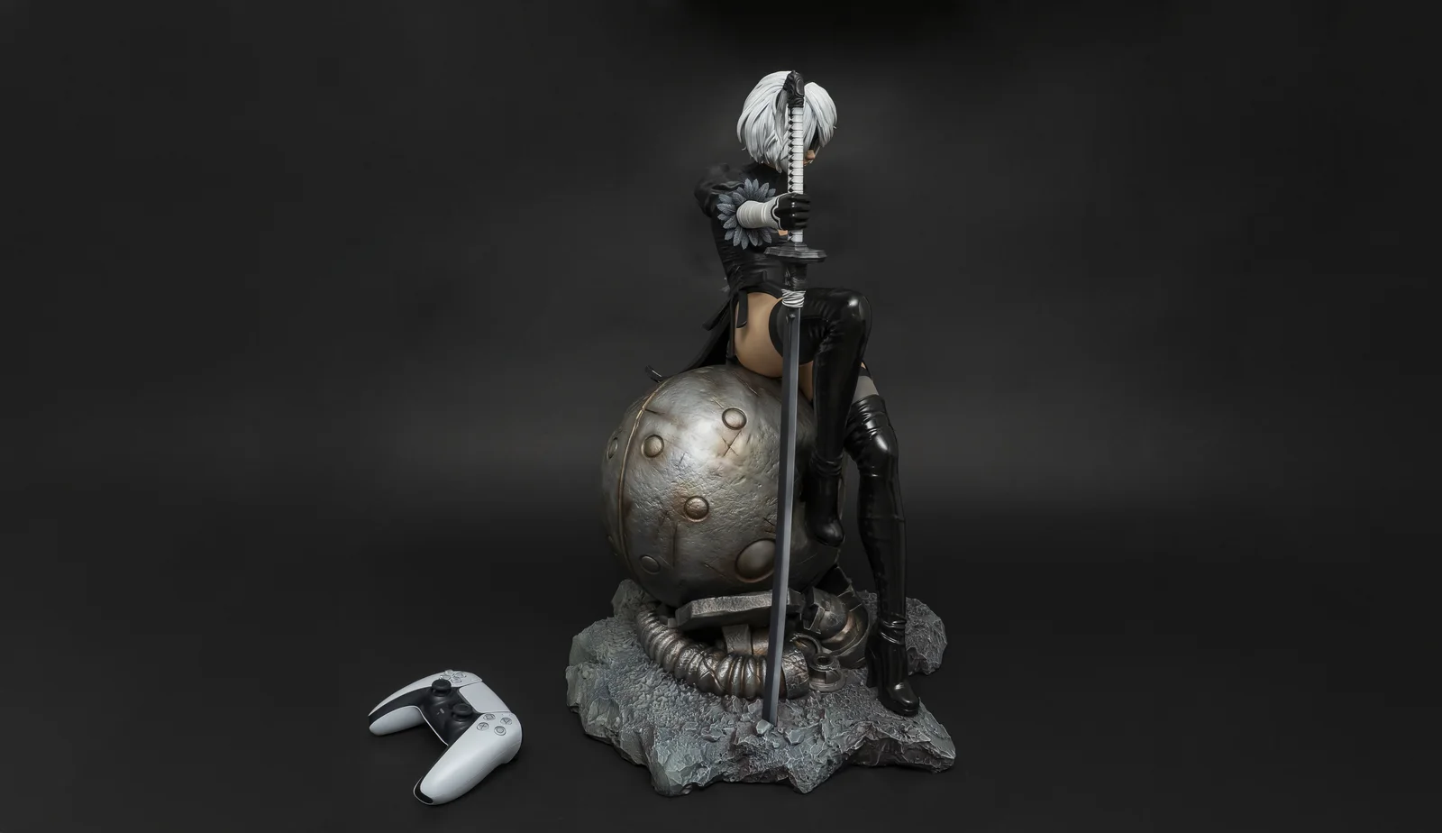 2B · V1 — NieR: Automata, hand-painted figure, photo 2