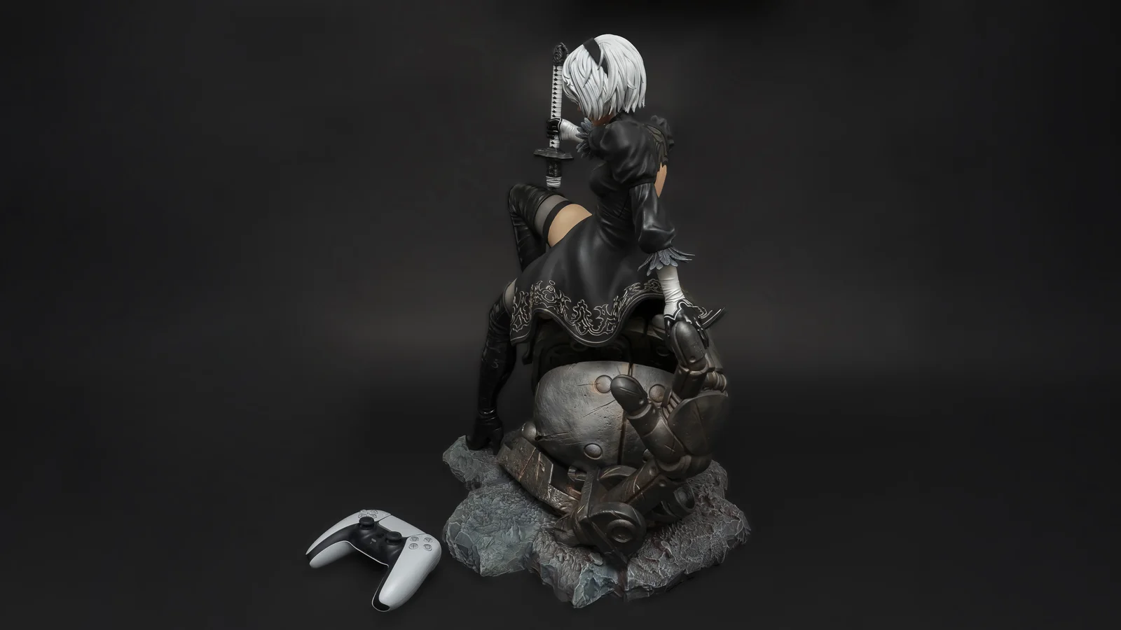 2B · V1 — NieR: Automata, hand-painted figure, photo 4