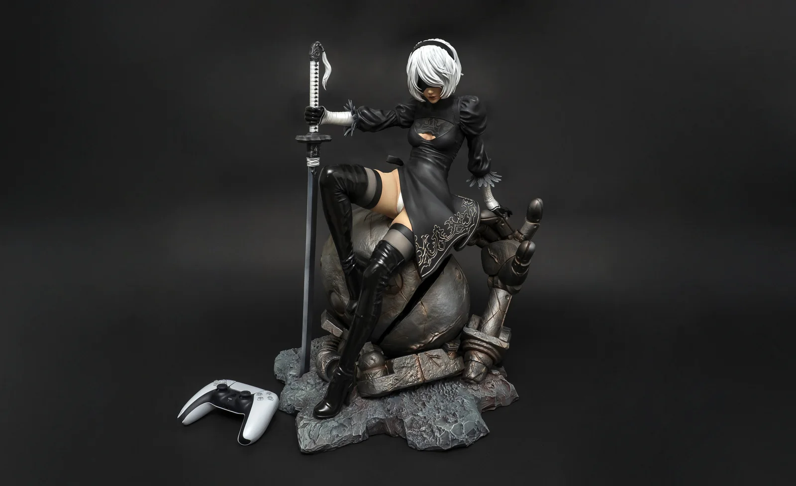 2B · V1 — NieR: Automata, hand-painted figure, photo 6