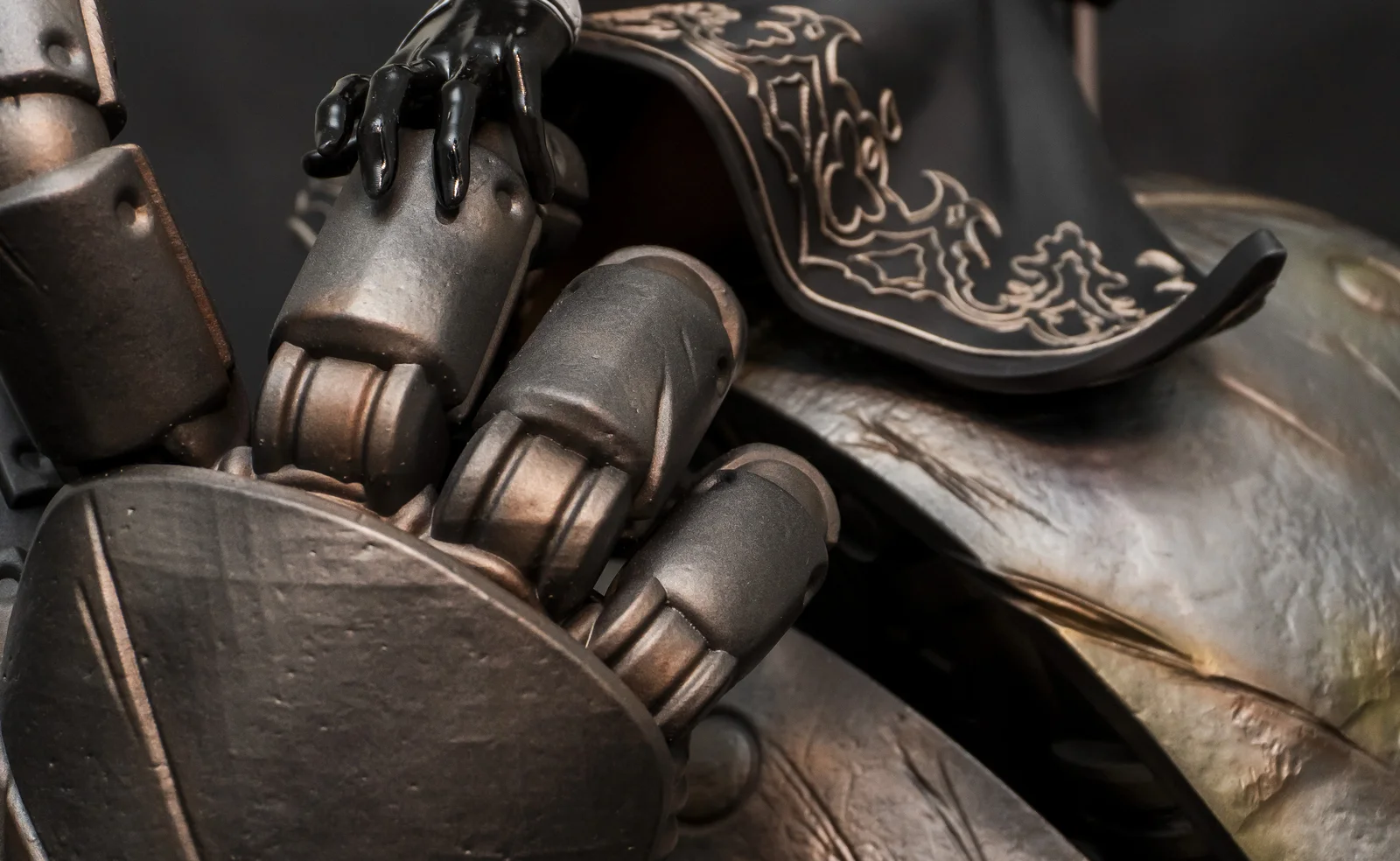 2B · V1 — NieR: Automata, hand-painted figure, photo 15