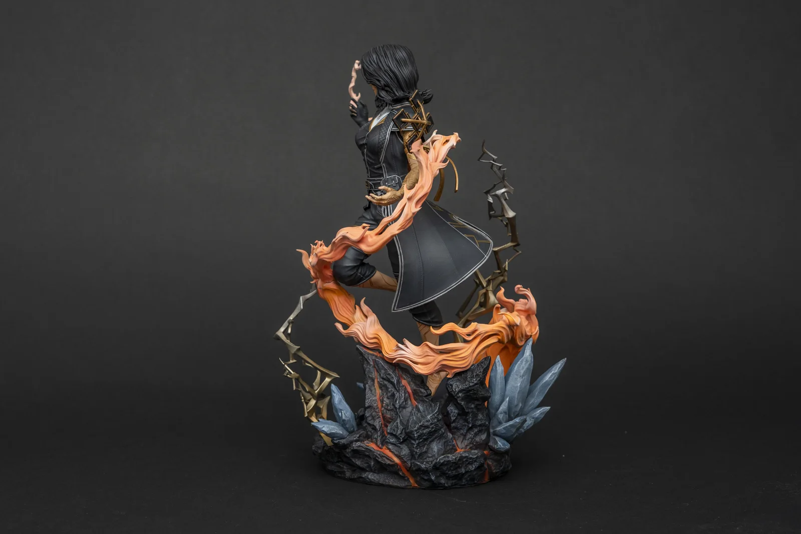 Lune — Clair Obscur: Expedition 33, hand-painted figure, photo 3