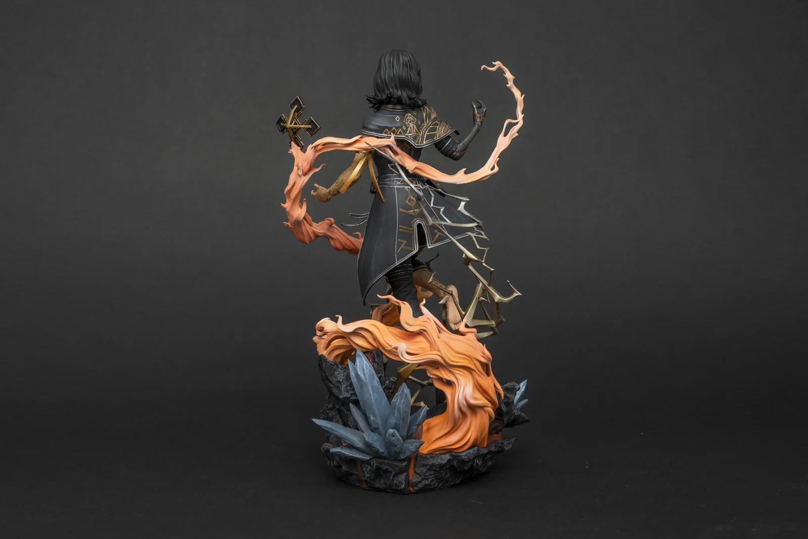 Lune — Clair Obscur: Expedition 33, hand-painted figure, photo 4
