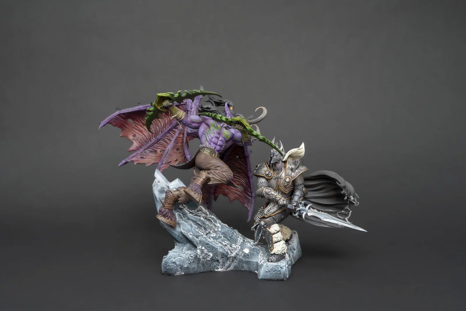 Illidan vs. Arthas — World of Warcraft, ръчно оцветена фигурка, снимка 1