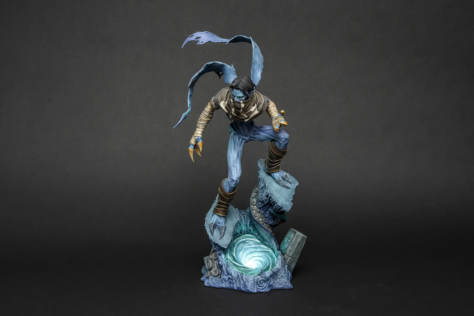 Raziel — Legacy of Kain, hand-painted figure, photo 2