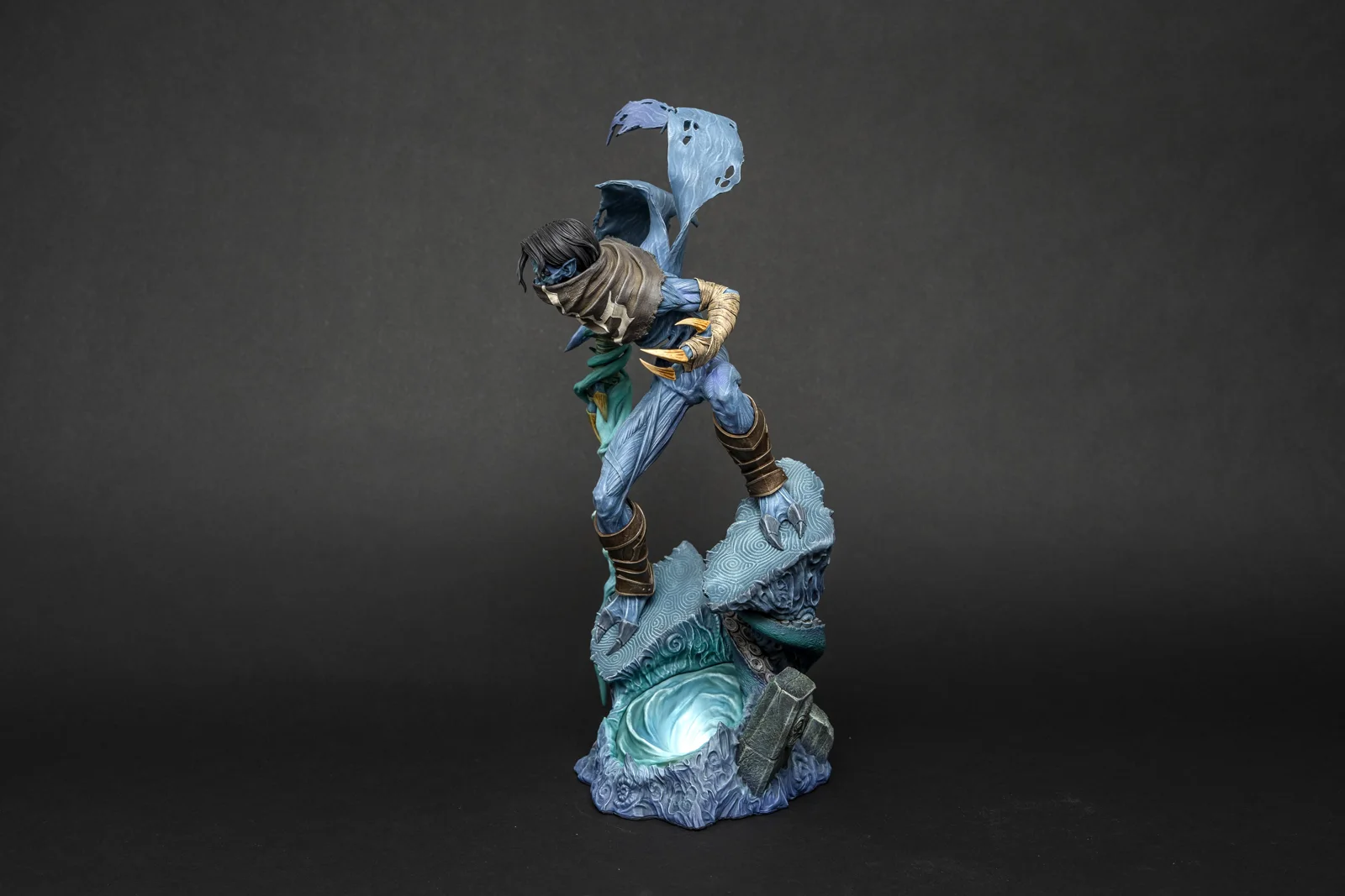 Raziel — Legacy of Kain, hand-painted figure, photo 5
