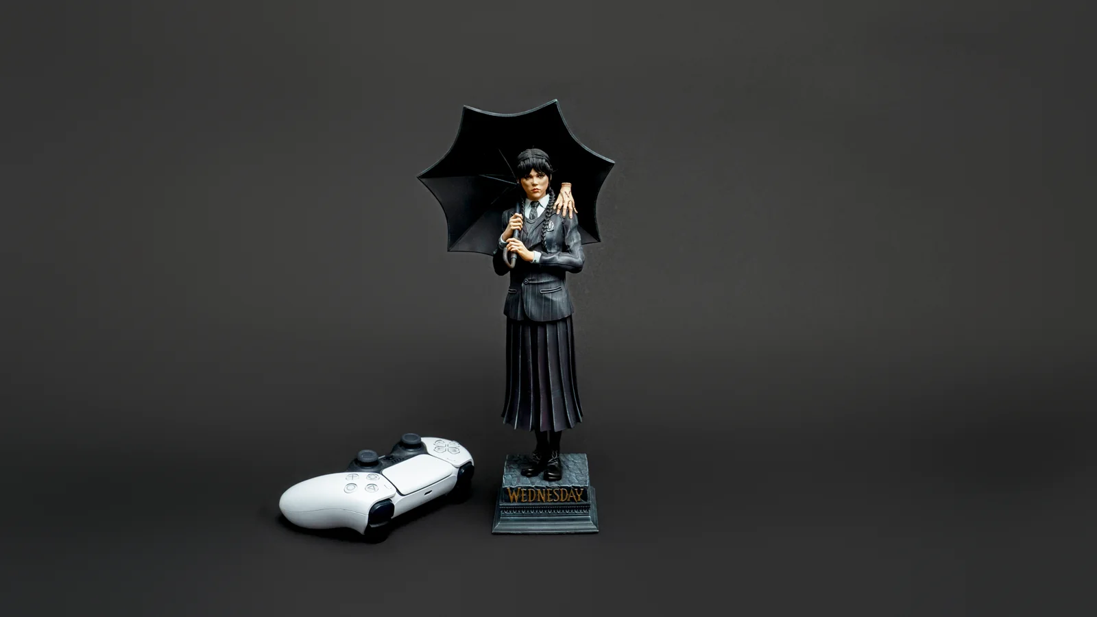 Wednesday Addams — Wednesday, ръчно оцветена фигурка, снимка 1